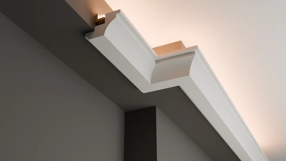 Vue de dessous de LC-07 suivant un décrochement du mur, avec éclairage dissimulé au-dessus.