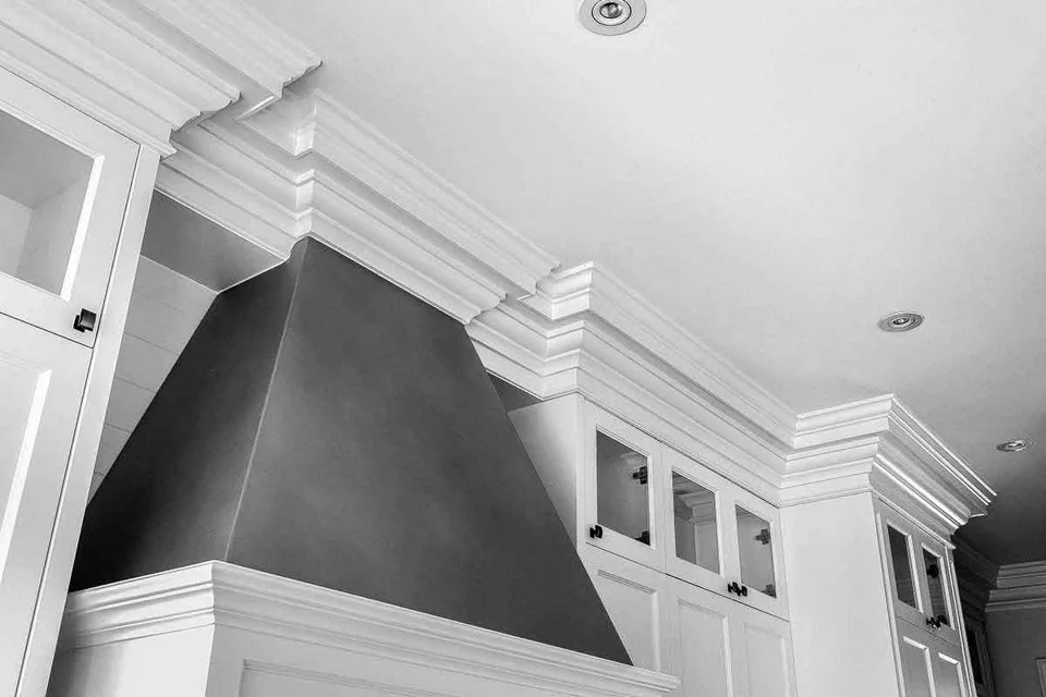 Moulures de plafond dans une cuisine
