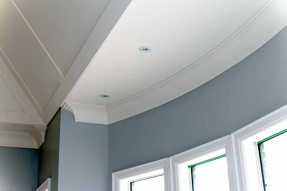Moulure de plafond souple et courbée