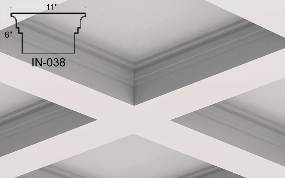 Illustration du plafond à caissons IN-038. Une large partie supérieure courbée rejoint de petits gradins carrés et une haute face inférieure droite. Les épaulements courbes adoucissent le cadre autrement angulaire des panneaux.